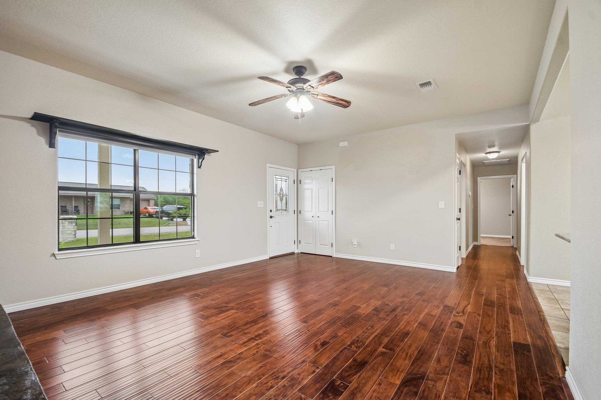 119 Hollys Way, San Marcos, TX 78666