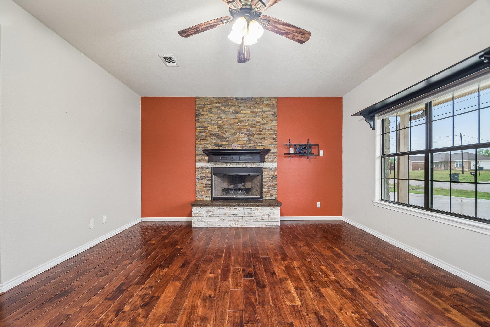 119 Hollys Way, San Marcos, TX 78666