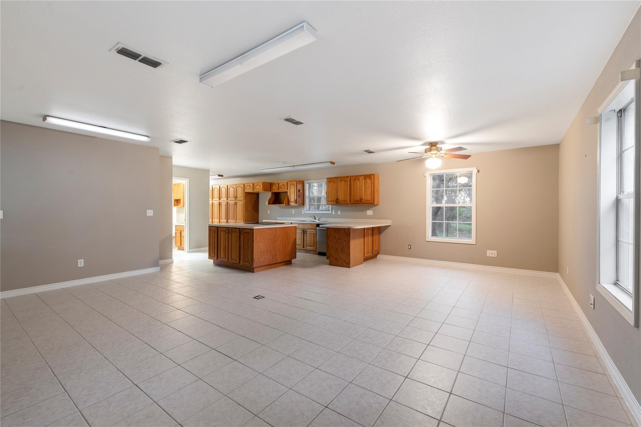 1050 Oak Grove Rd, Leander, TX 78641