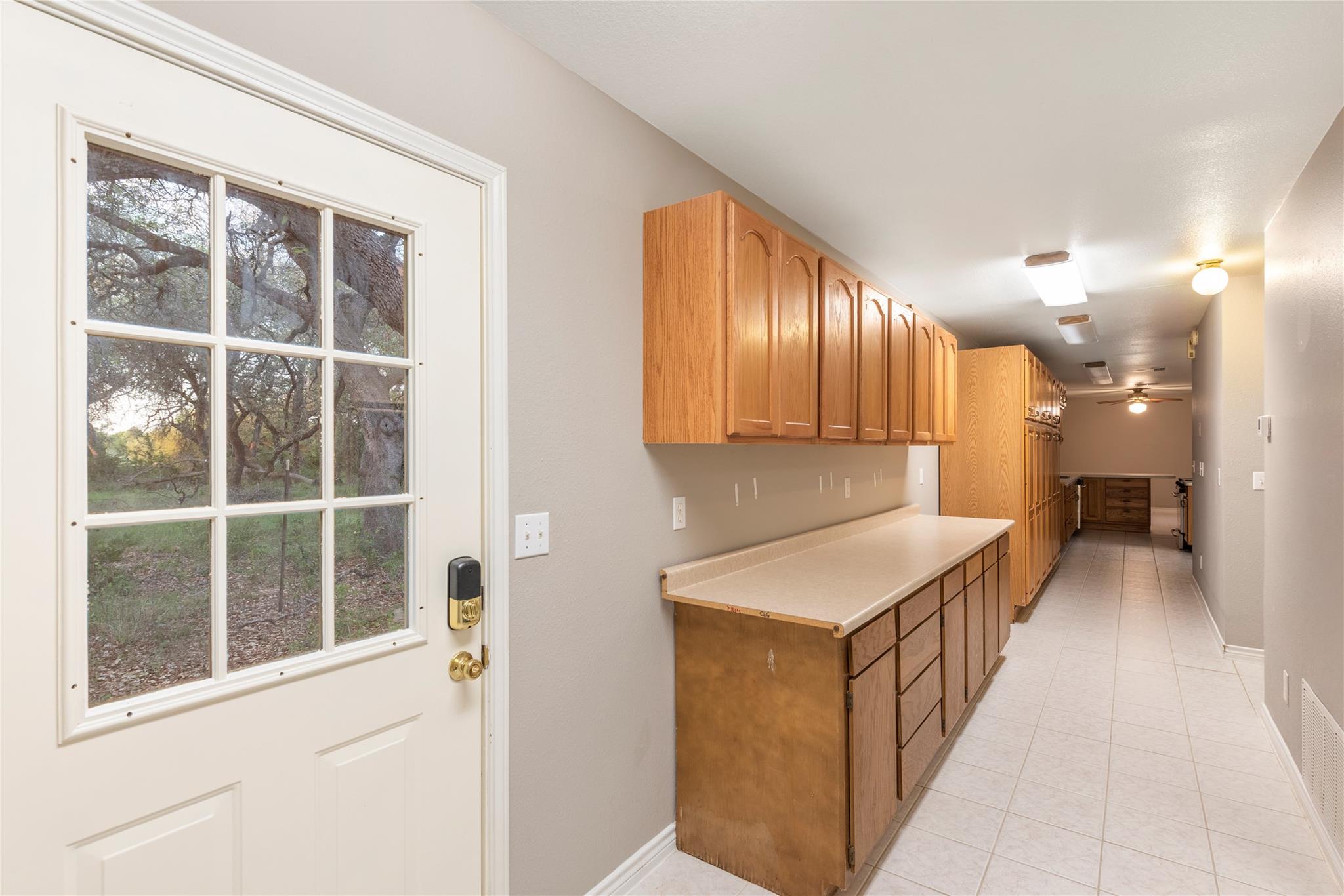 1050 Oak Grove Rd, Leander, TX 78641