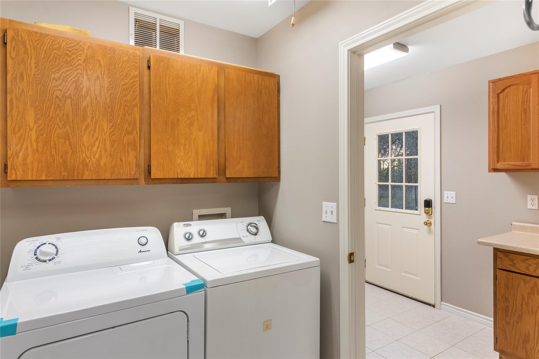 1050 Oak Grove Rd, Leander, TX 78641