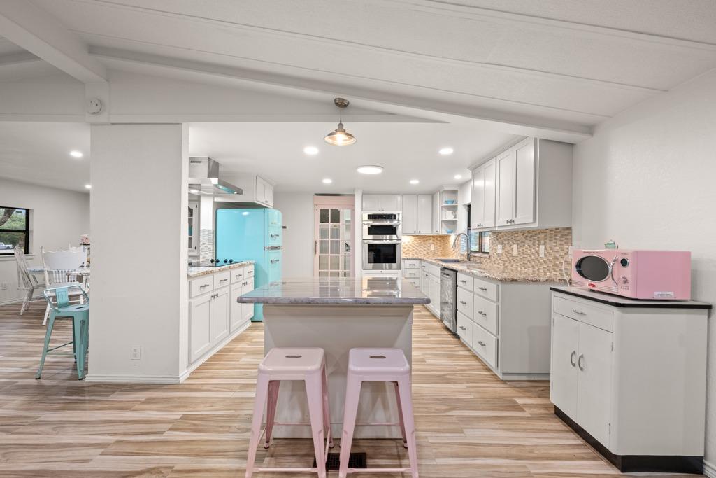 1169 W US Highway 290, Johnson City, TX 78636