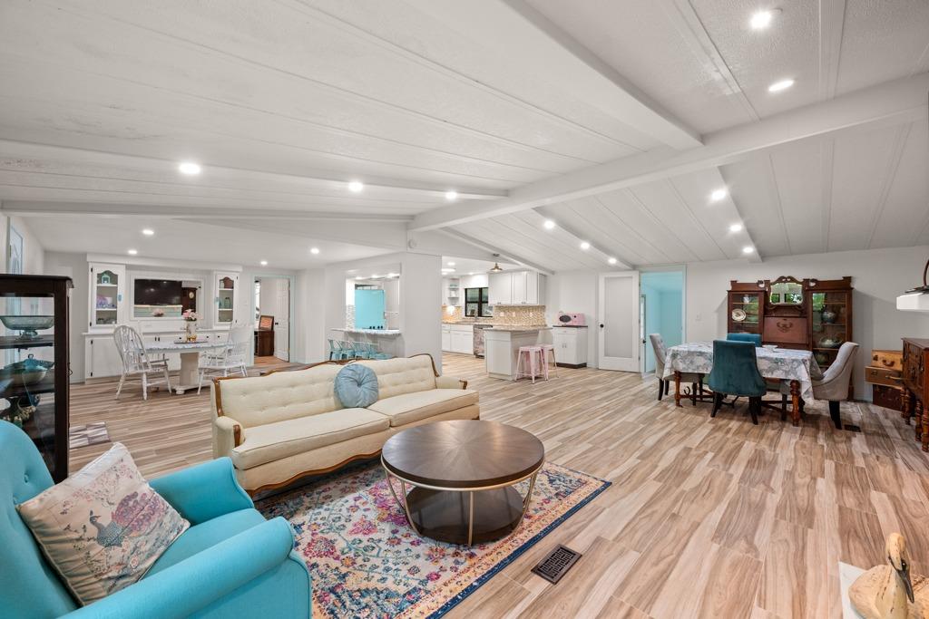 1169 W US Highway 290, Johnson City, TX 78636