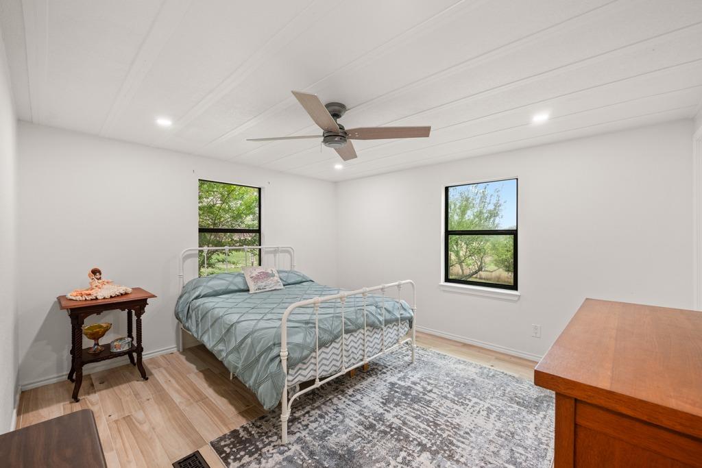 1169 W US Highway 290, Johnson City, TX 78636