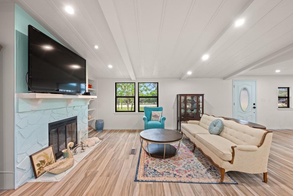 1169 W US Highway 290, Johnson City, TX 78636