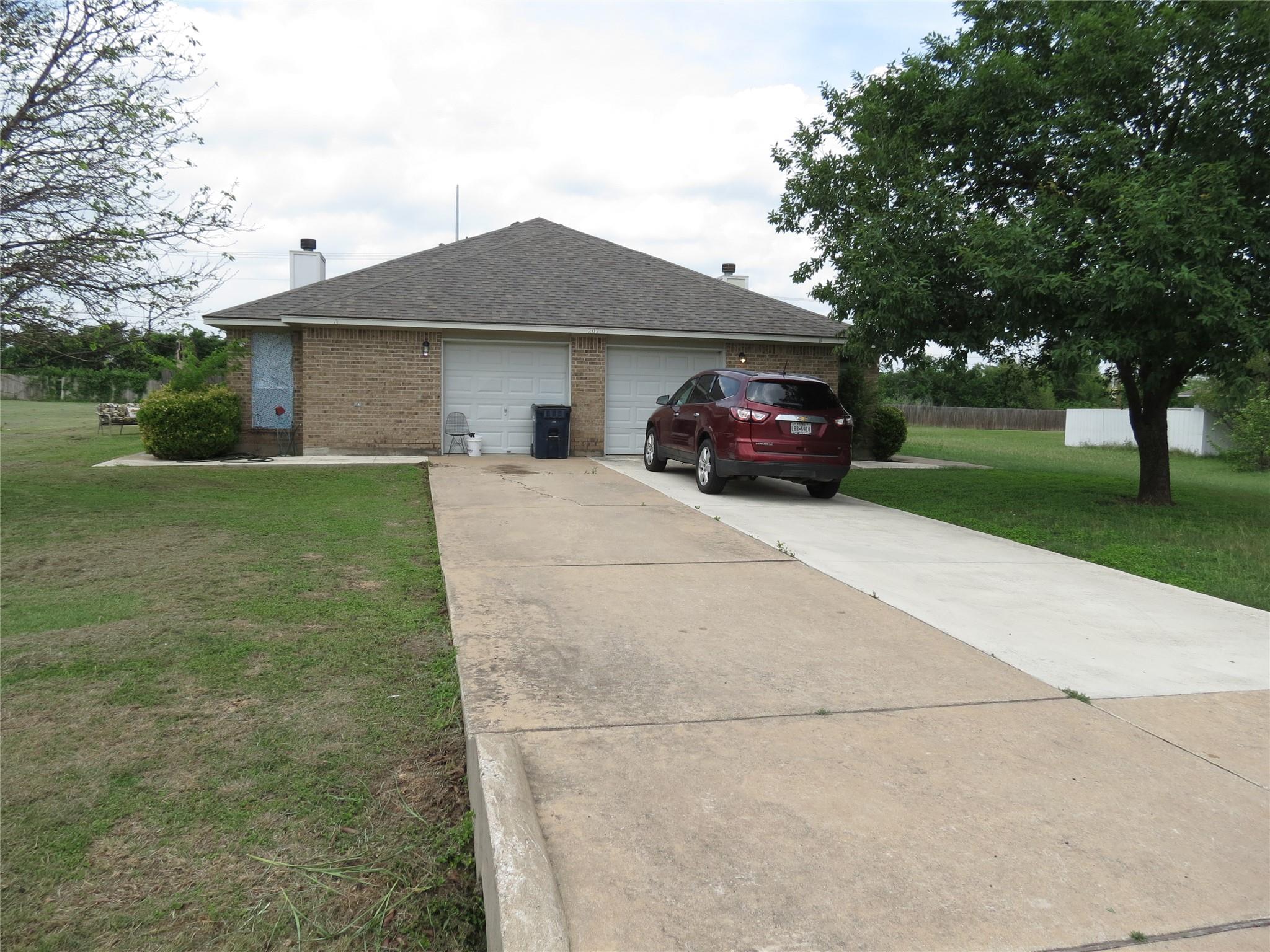 207 Axis Deer Trl, Hutto, TX 78634