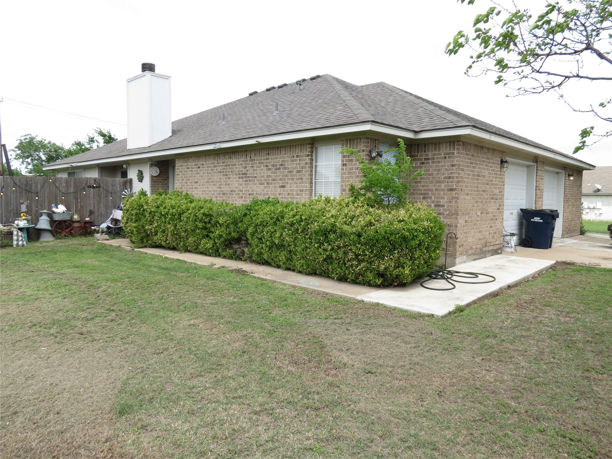207 Axis Deer Trl, Hutto, TX 78634