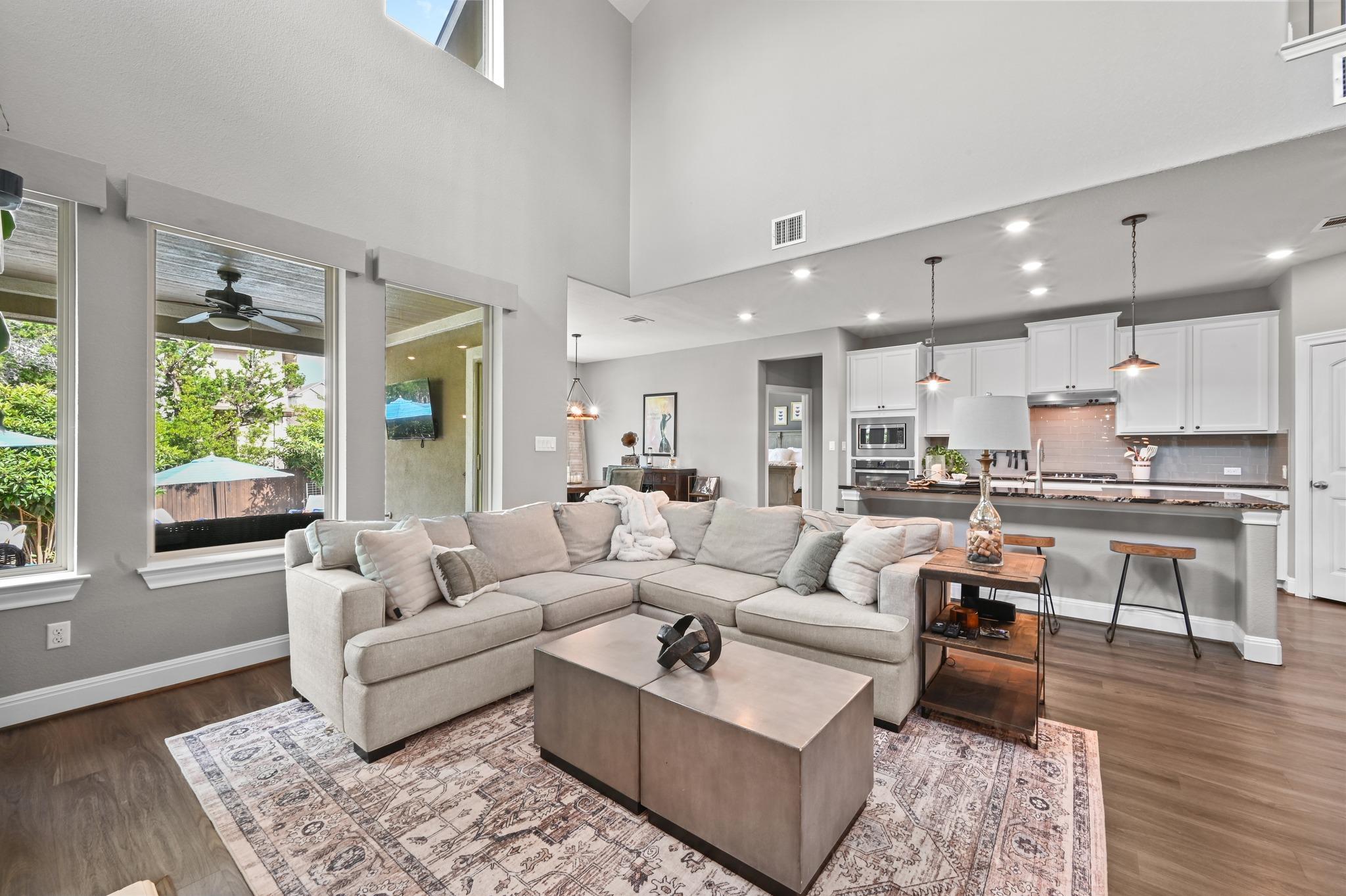 16032 La Rosa Dr, Austin, TX 78738