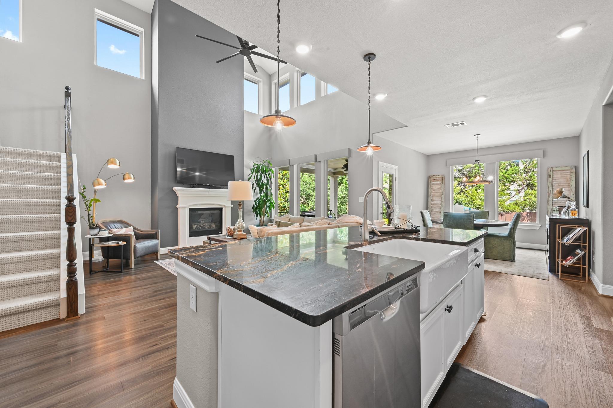 16032 La Rosa Dr, Austin, TX 78738