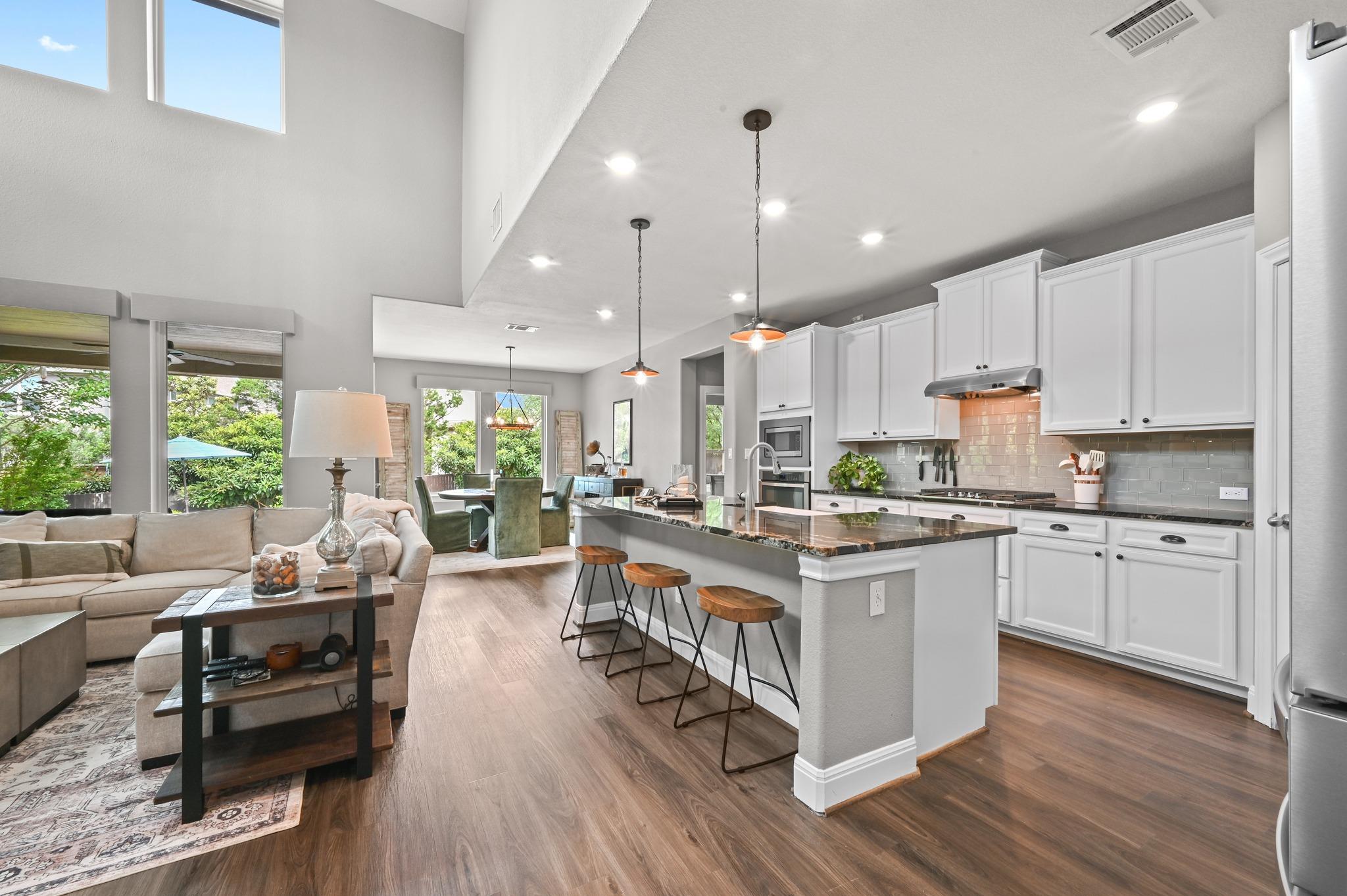 16032 La Rosa Dr, Austin, TX 78738