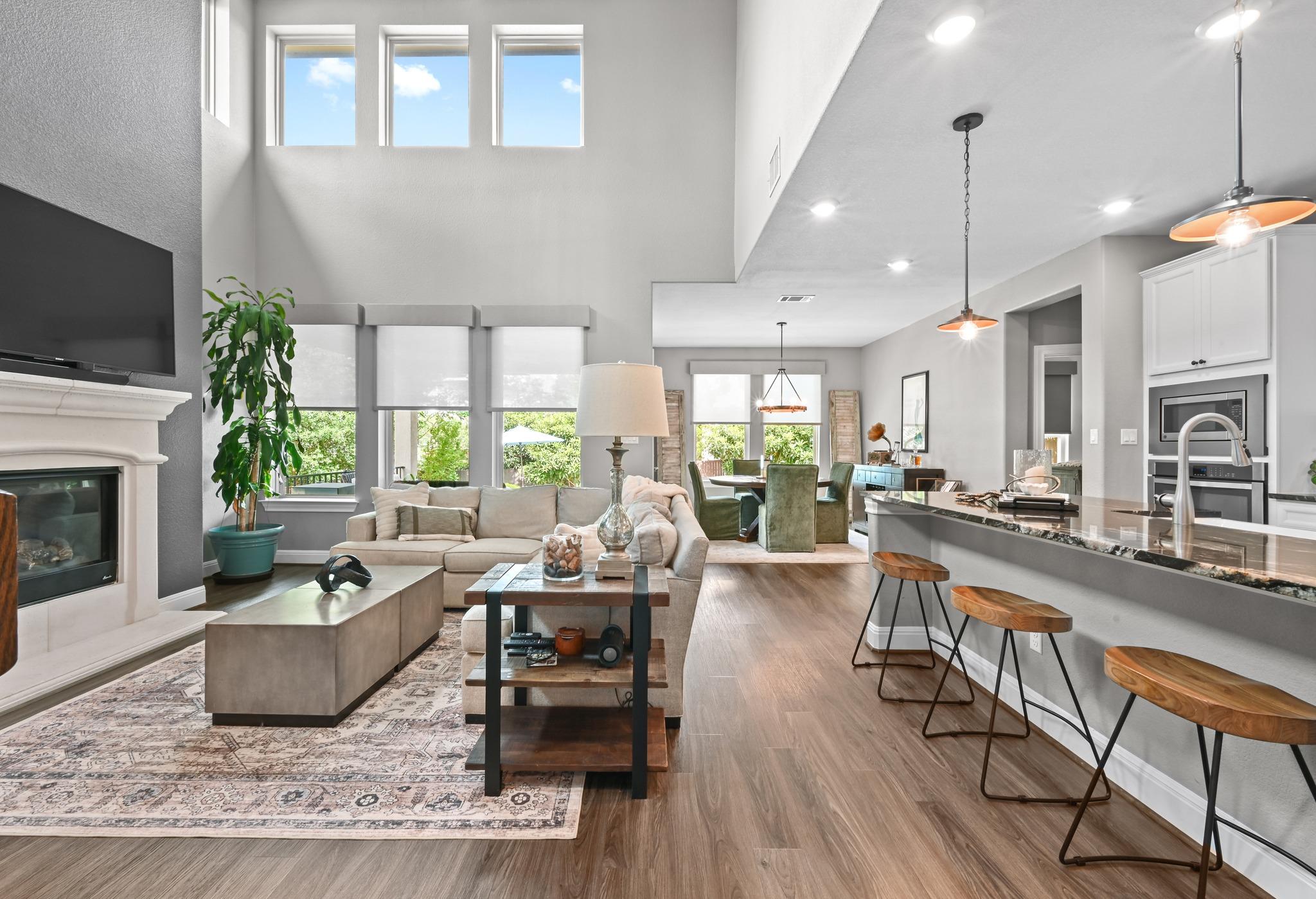 16032 La Rosa Dr, Austin, TX 78738