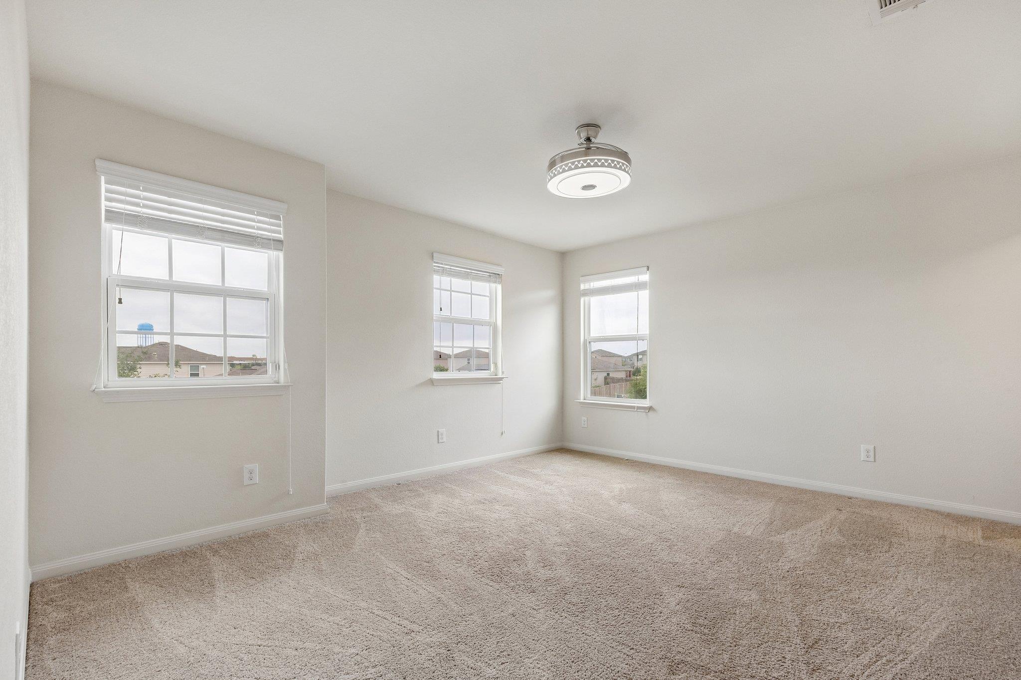 704 Cleary Ln, Jarrell, TX 76537