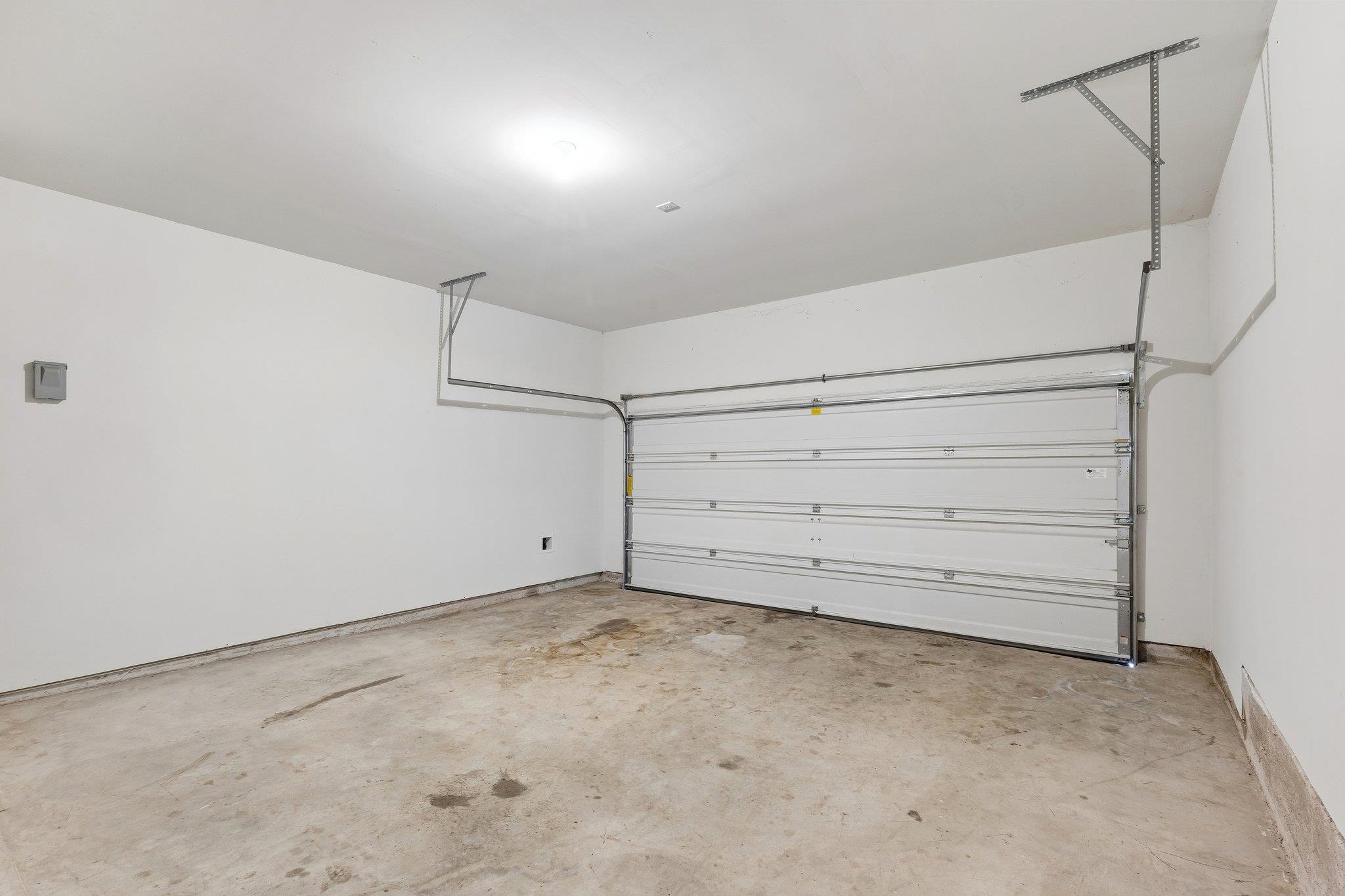 704 Cleary Ln, Jarrell, TX 76537