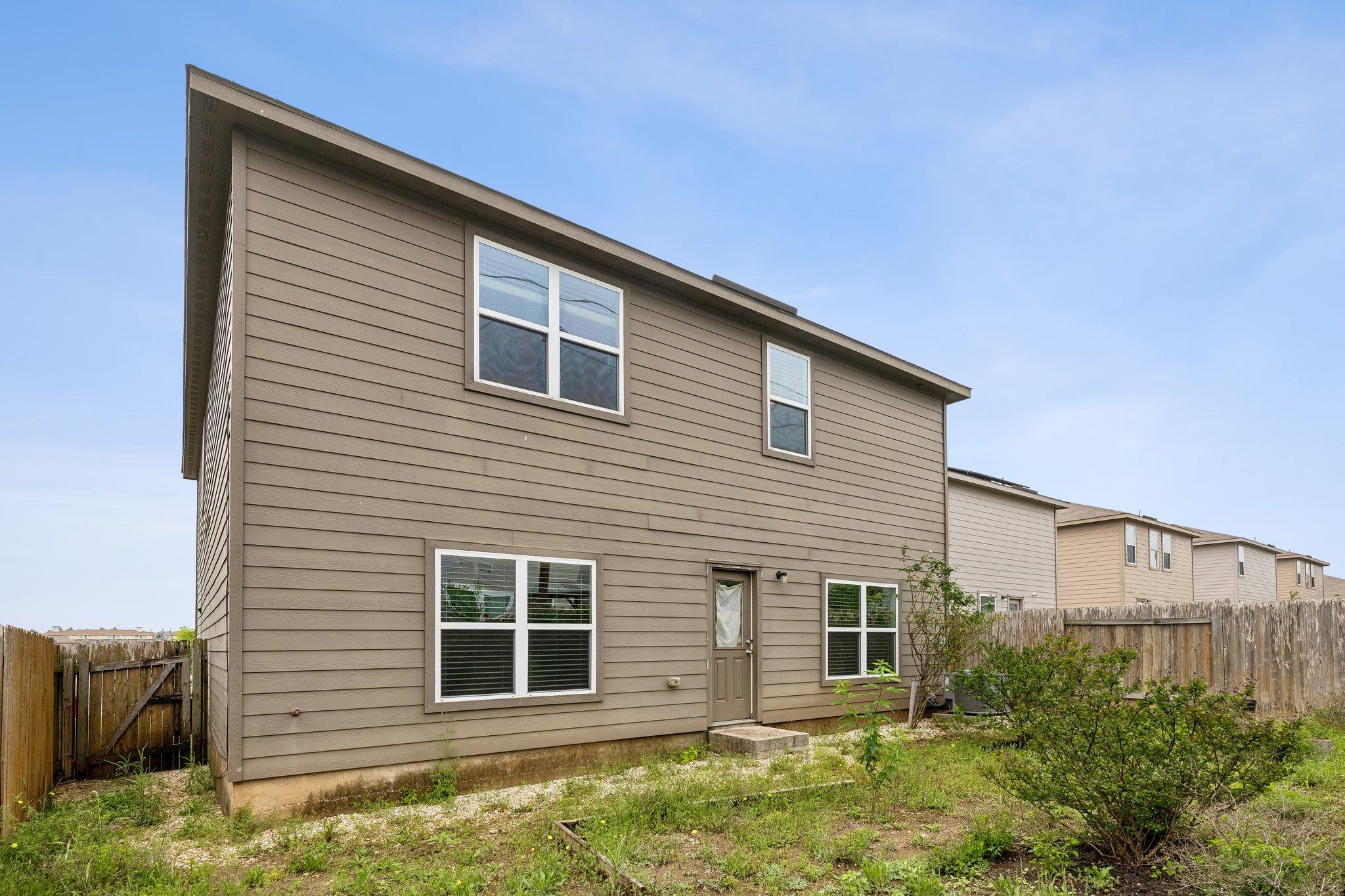 704 Cleary Ln, Jarrell, TX 76537