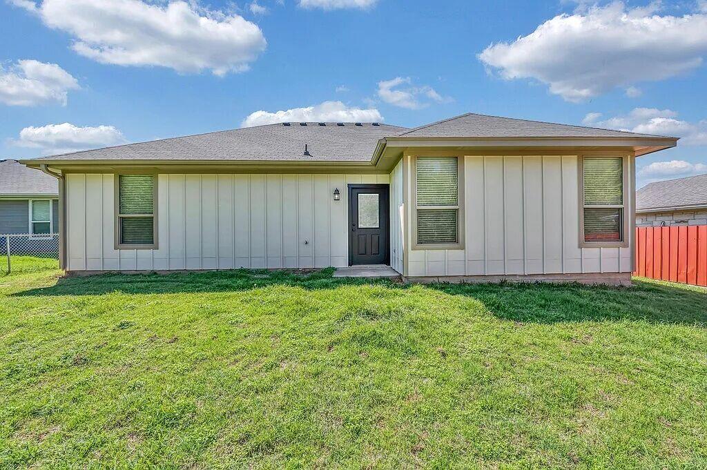 137 Flat Creek Dr, Robinson, TX 76706