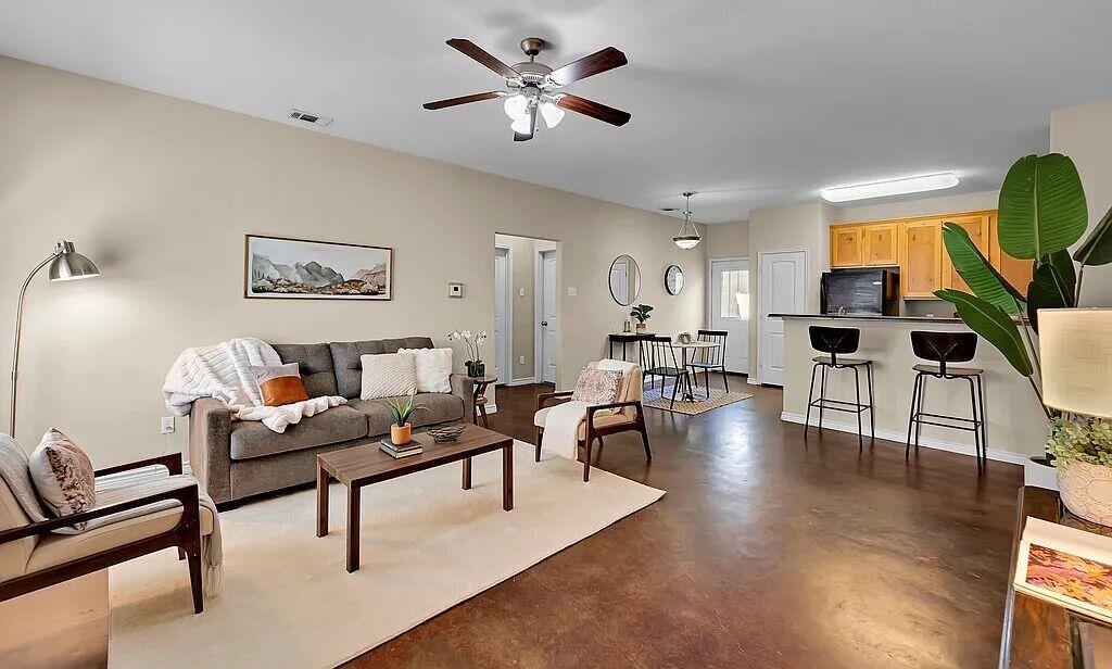 137 Flat Creek Dr, Robinson, TX 76706