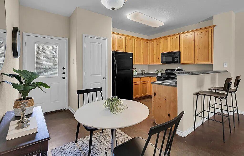 137 Flat Creek Dr, Robinson, TX 76706