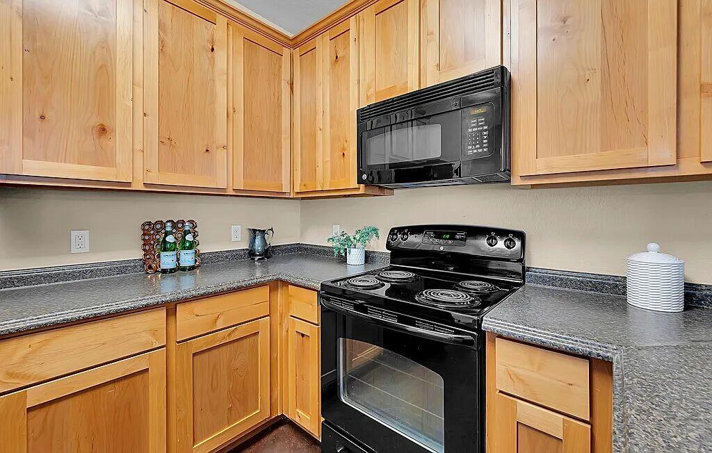 137 Flat Creek Dr, Robinson, TX 76706