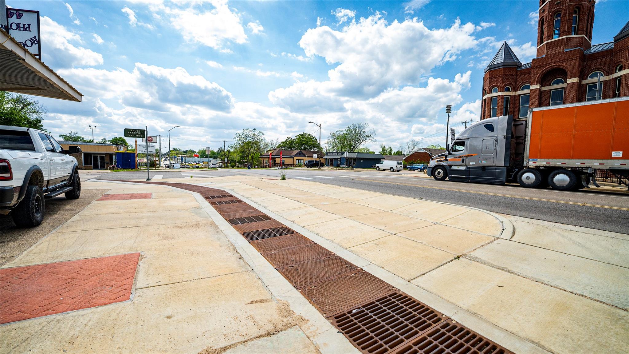 139 W Cameron Ave, Rockdale, TX 76567