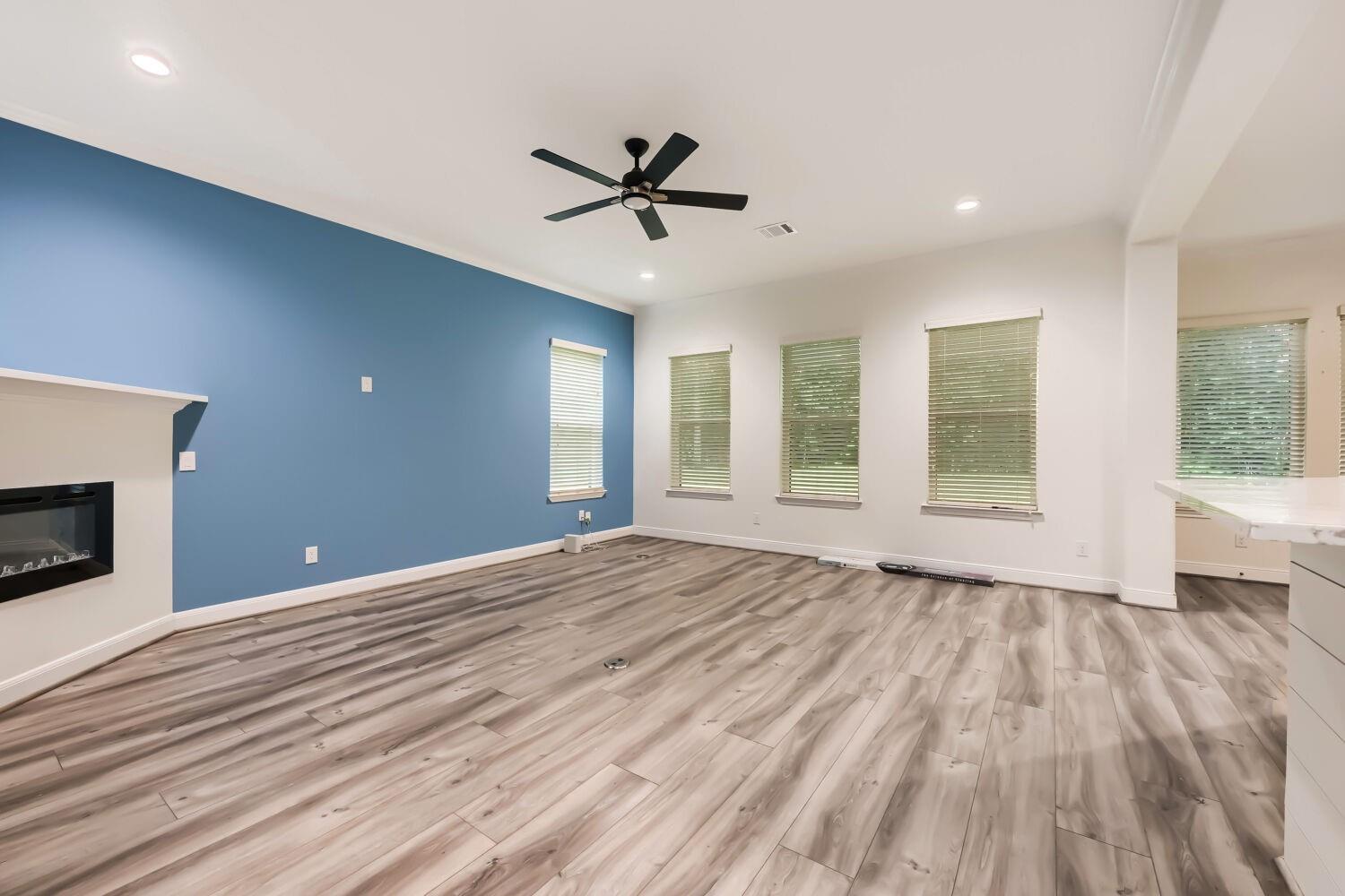 11715 Creek View Ln, Conroe, TX 77385