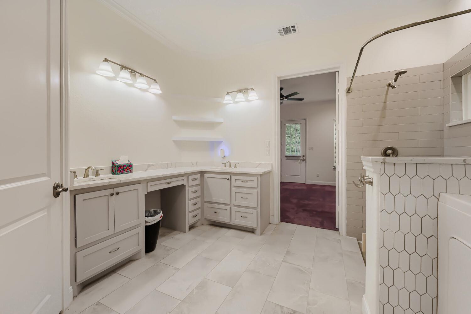 11715 Creek View Ln, Conroe, TX 77385