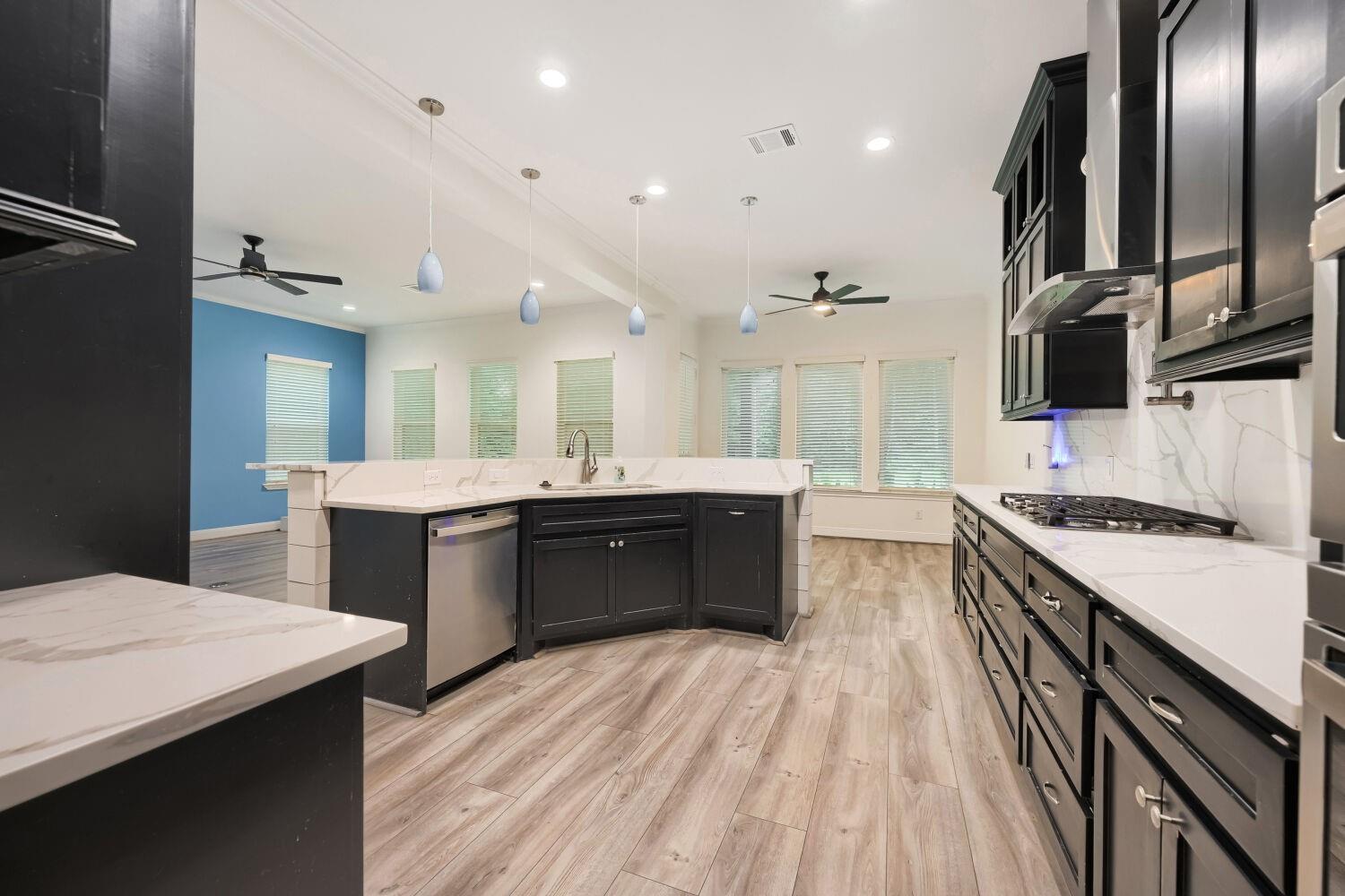 11715 Creek View Ln, Conroe, TX 77385