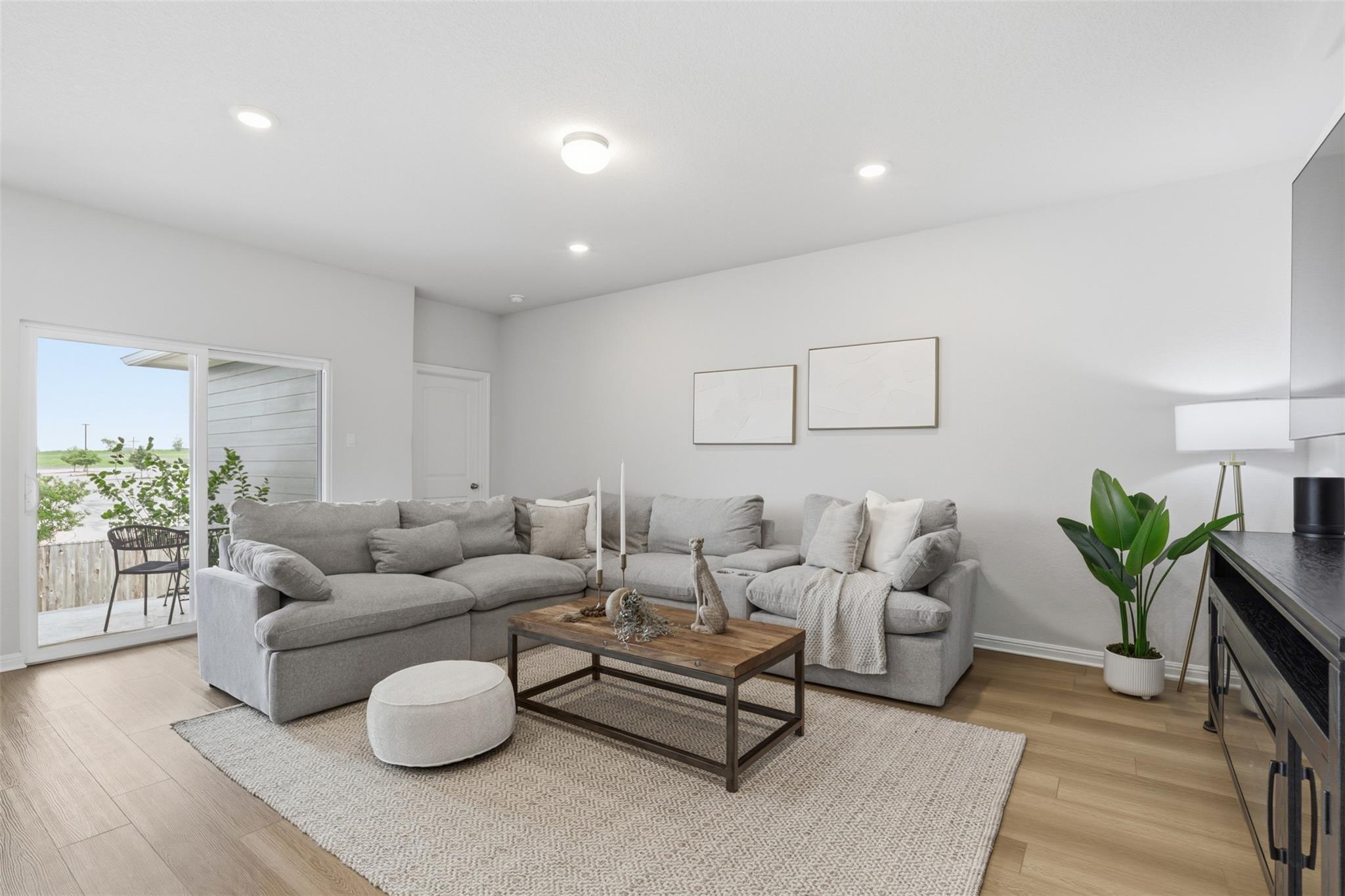 206 Palo Brea Loop, Hutto, TX 78634