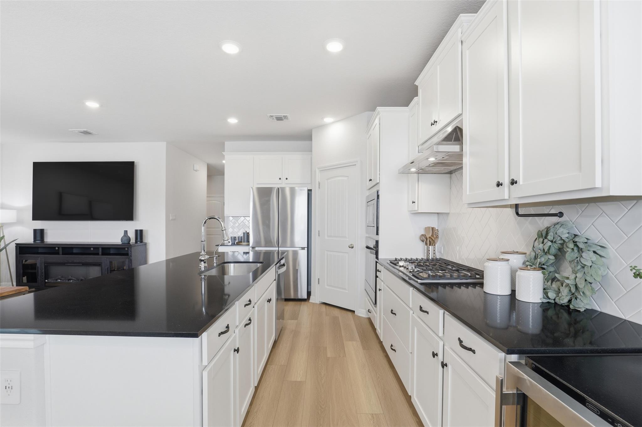 206 Palo Brea Loop, Hutto, TX 78634