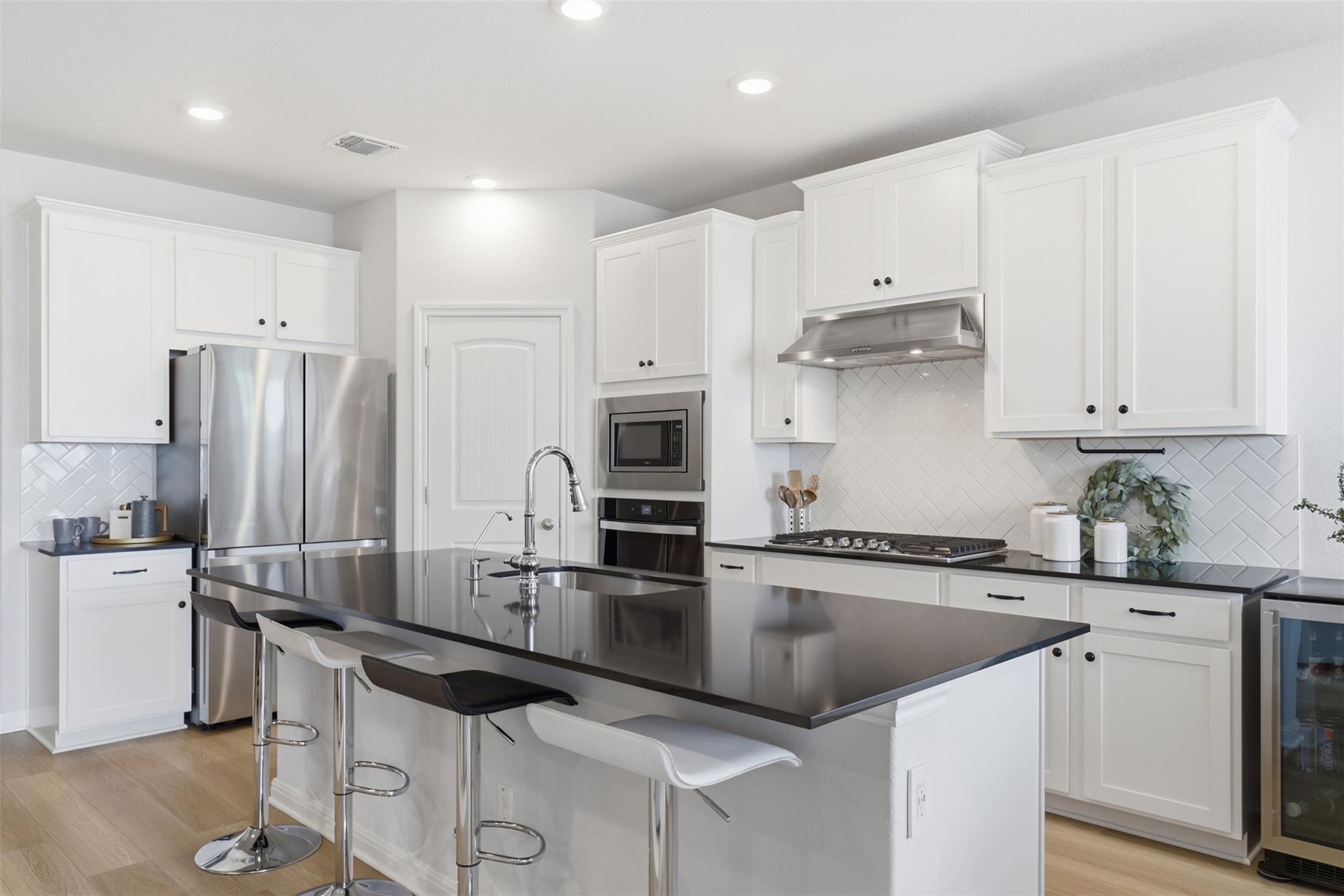 206 Palo Brea Loop, Hutto, TX 78634