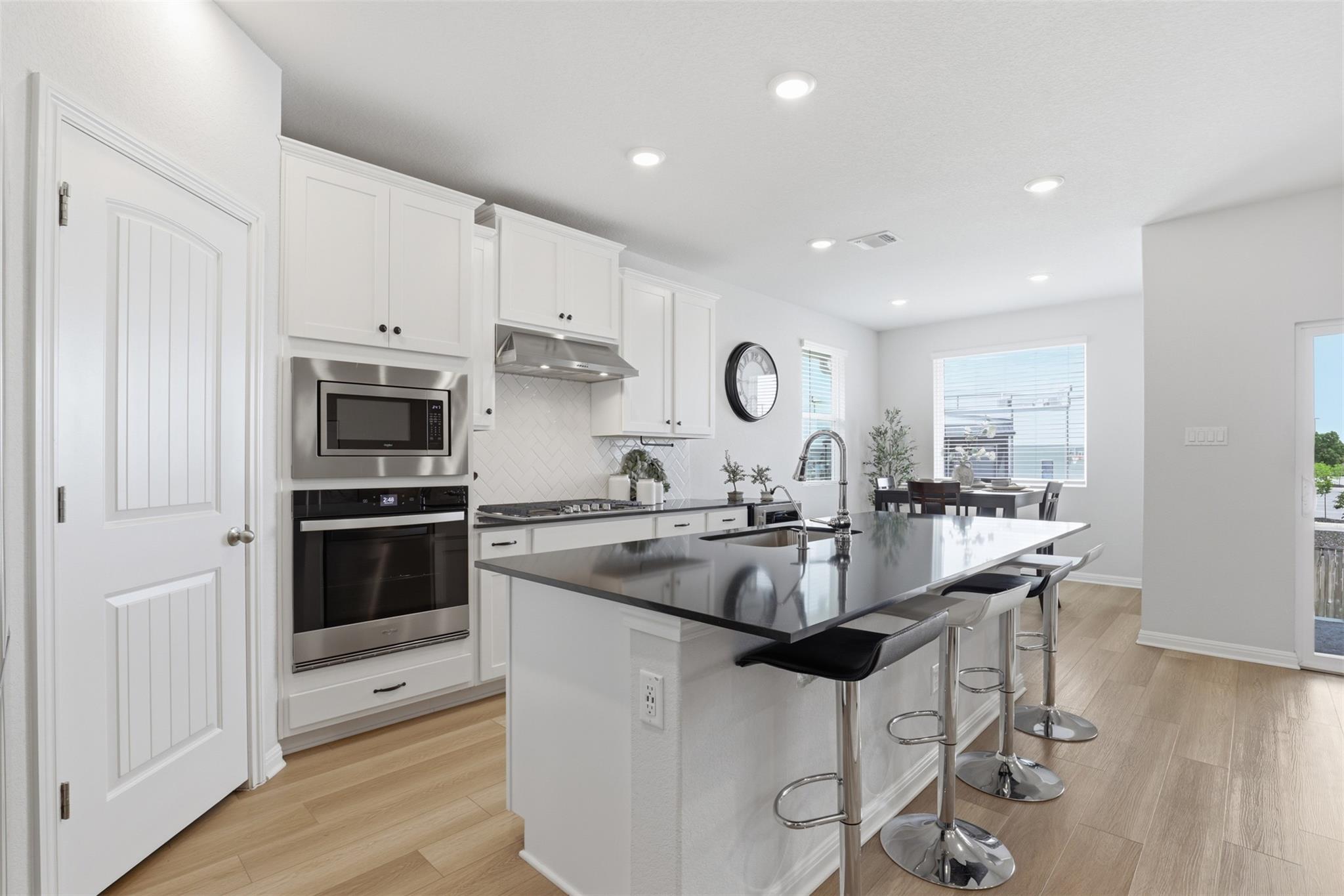 206 Palo Brea Loop, Hutto, TX 78634