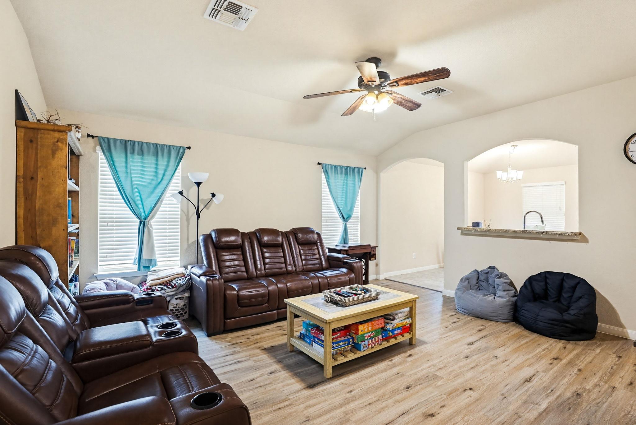 138 Talon Dr, Luling, TX 78648