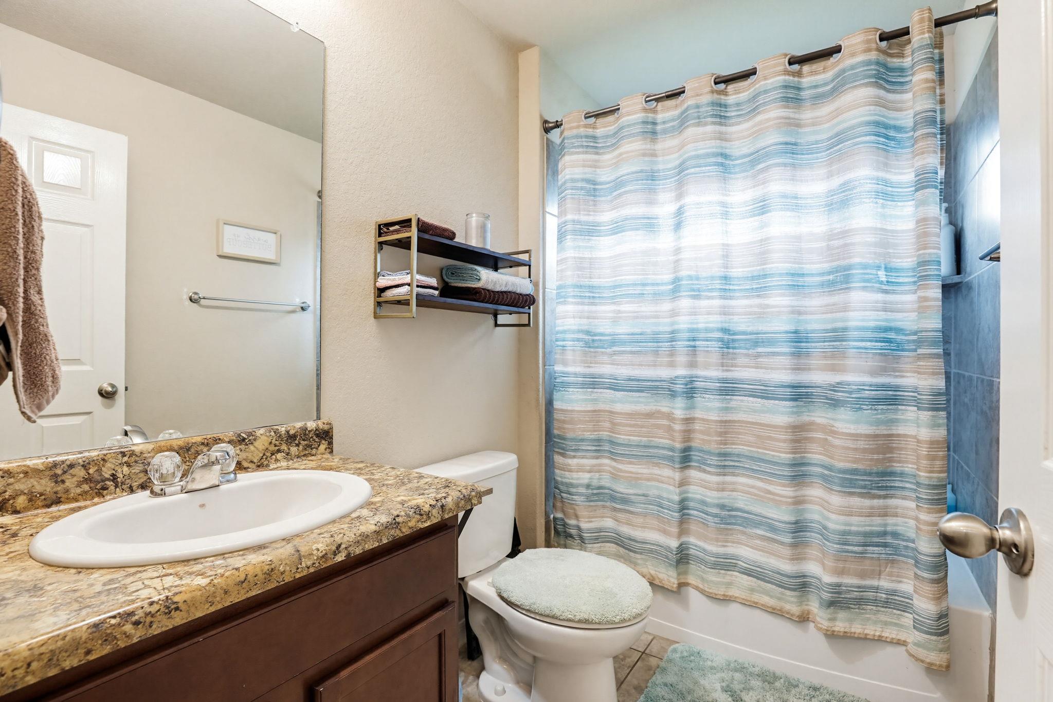 138 Talon Dr, Luling, TX 78648