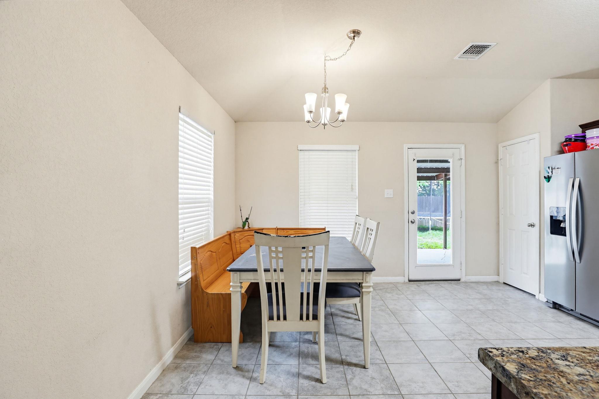 138 Talon Dr, Luling, TX 78648