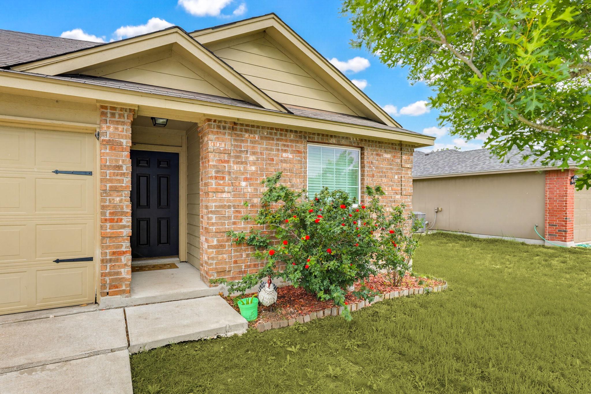 138 Talon Dr, Luling, TX 78648