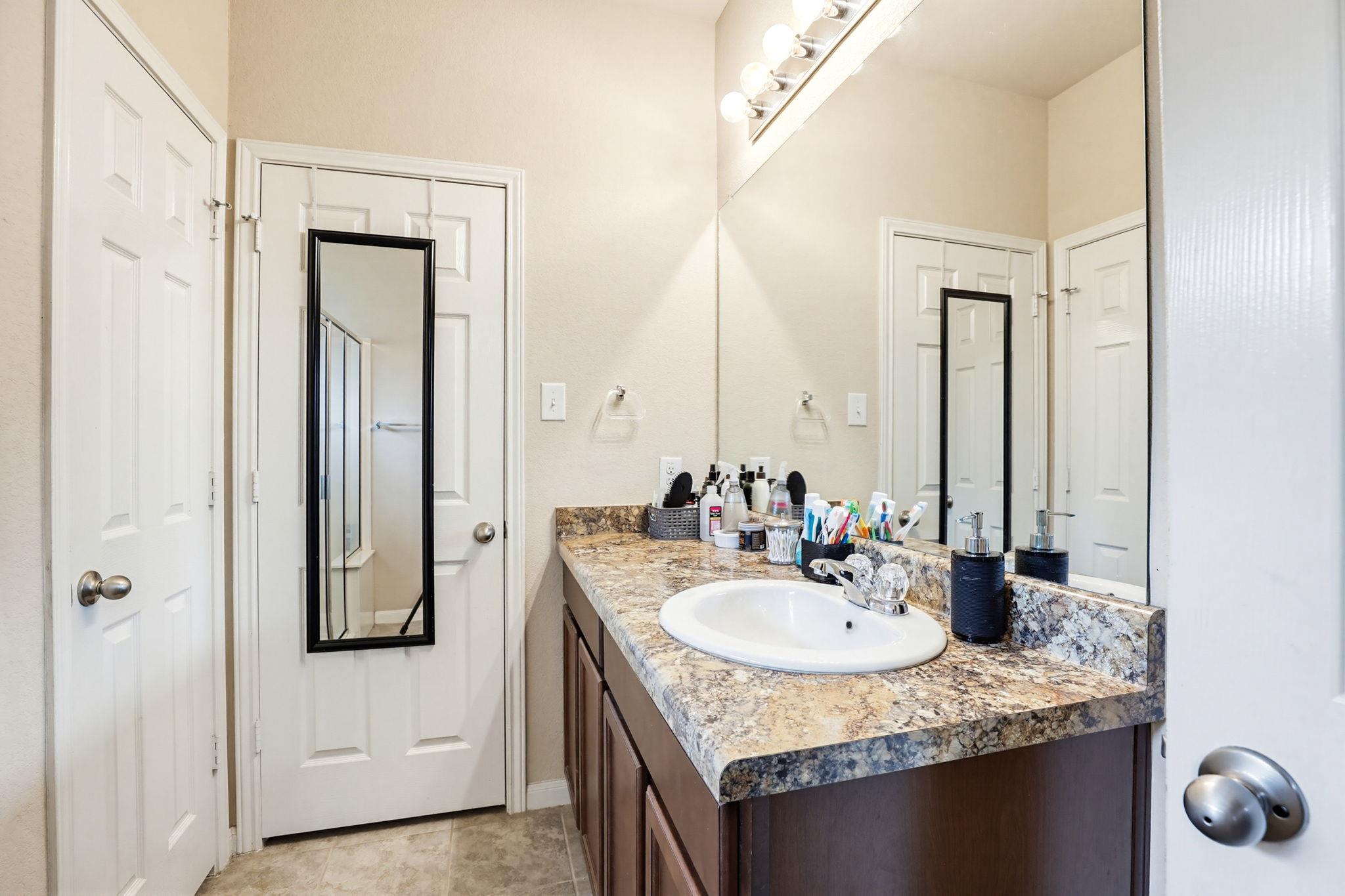 138 Talon Dr, Luling, TX 78648