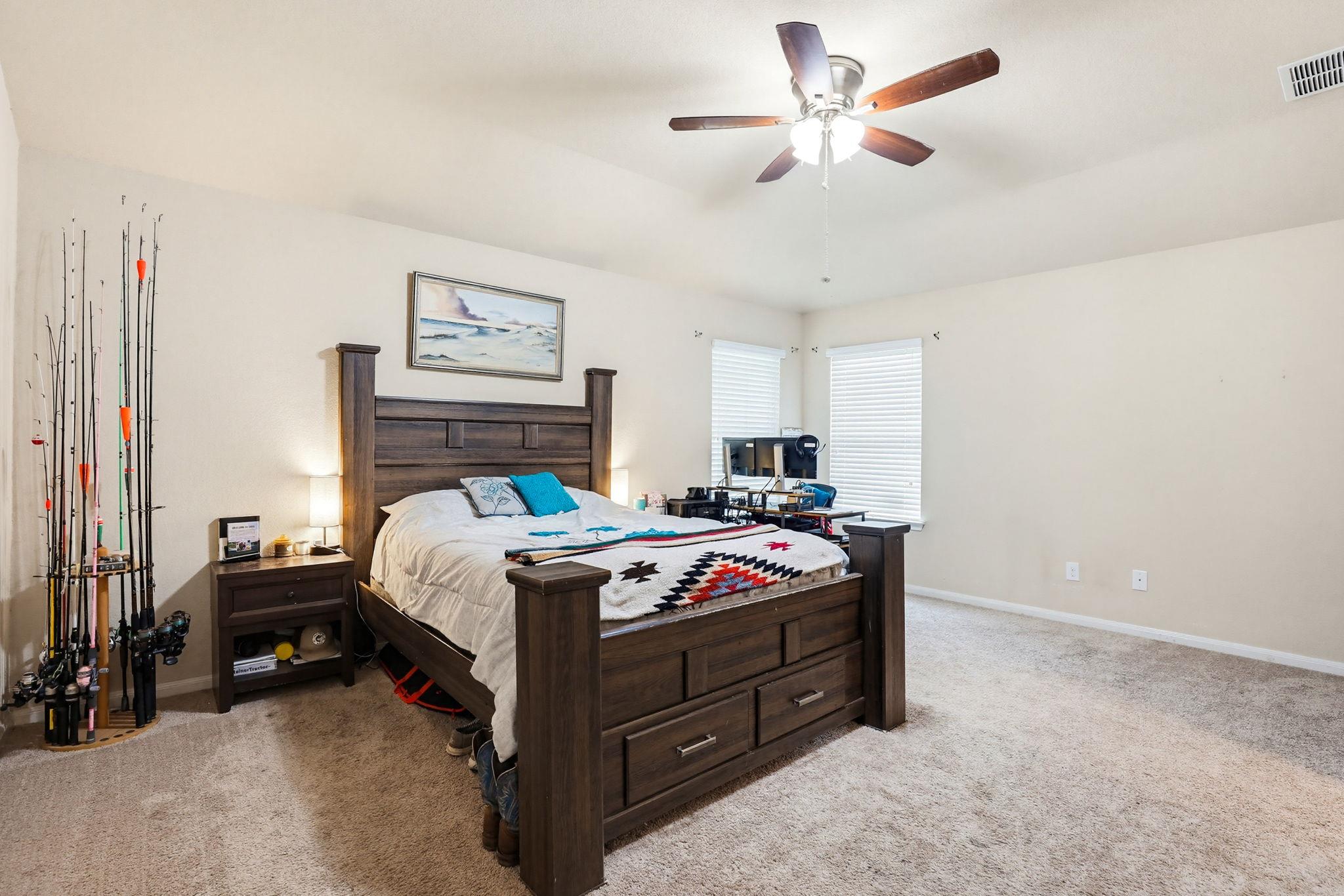 138 Talon Dr, Luling, TX 78648