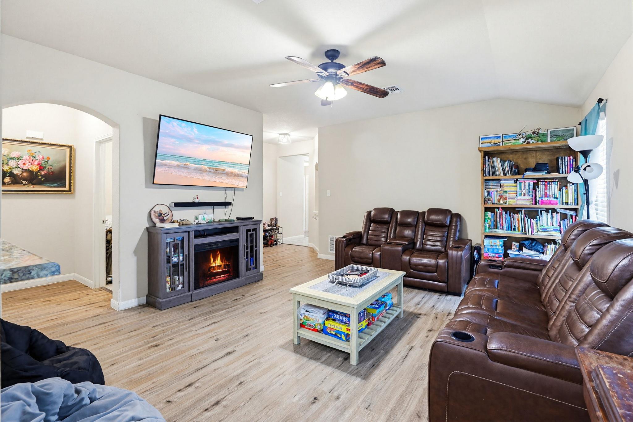 138 Talon Dr, Luling, TX 78648