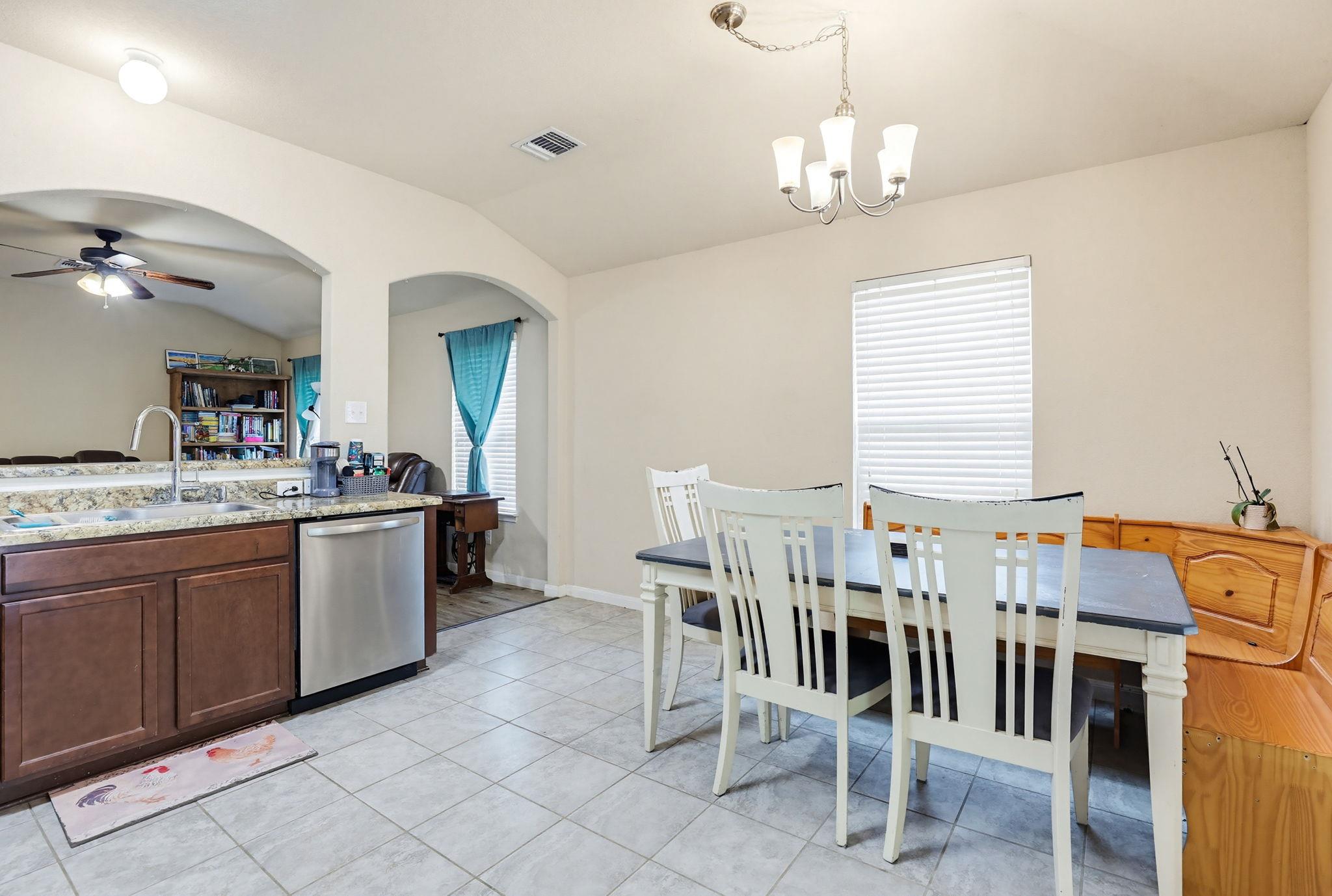 138 Talon Dr, Luling, TX 78648