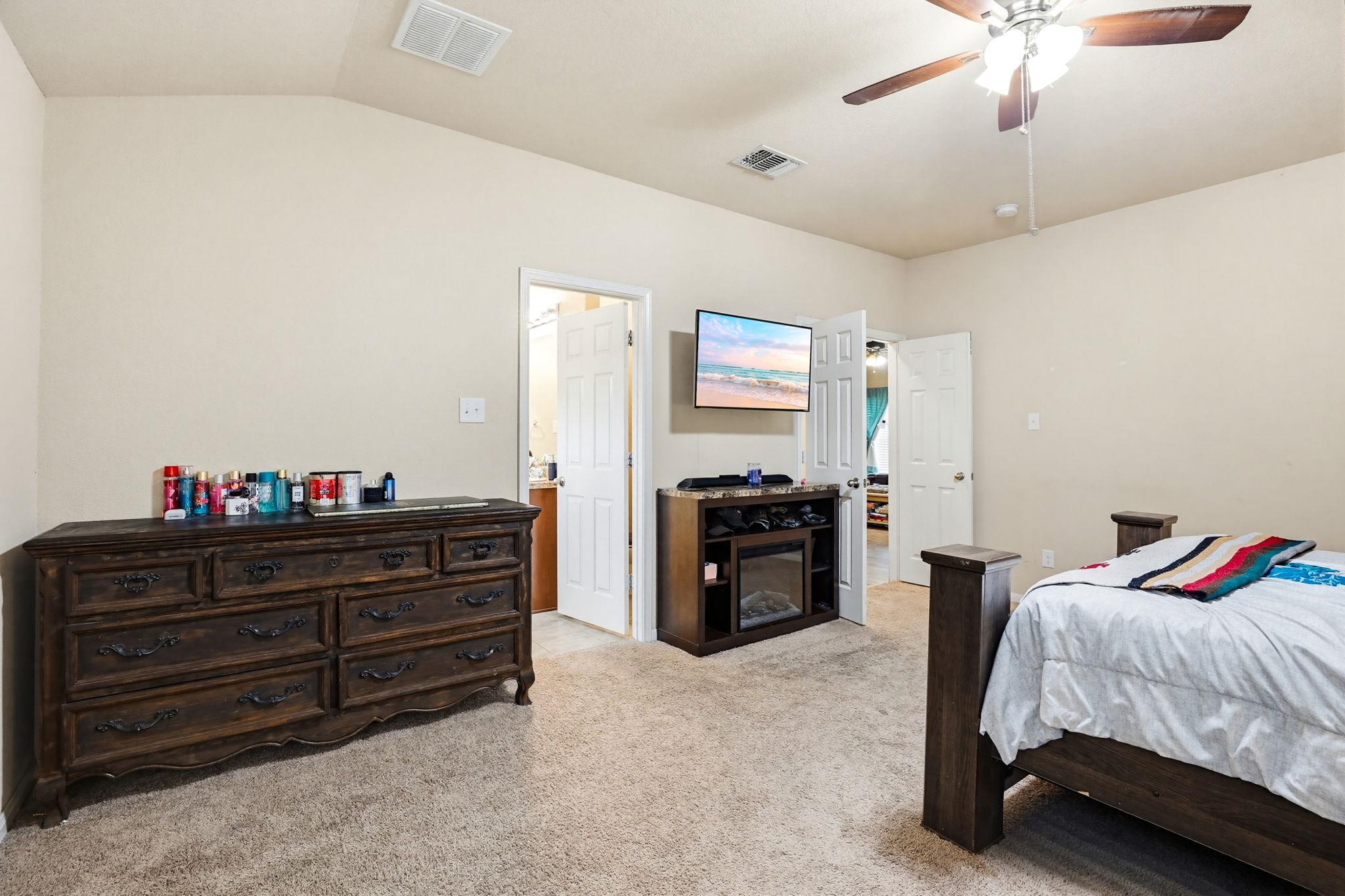 138 Talon Dr, Luling, TX 78648