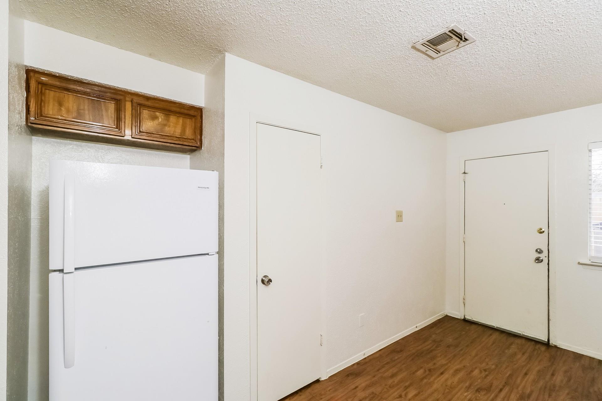 323 W William Cannon Dr # B, Austin, TX 78745