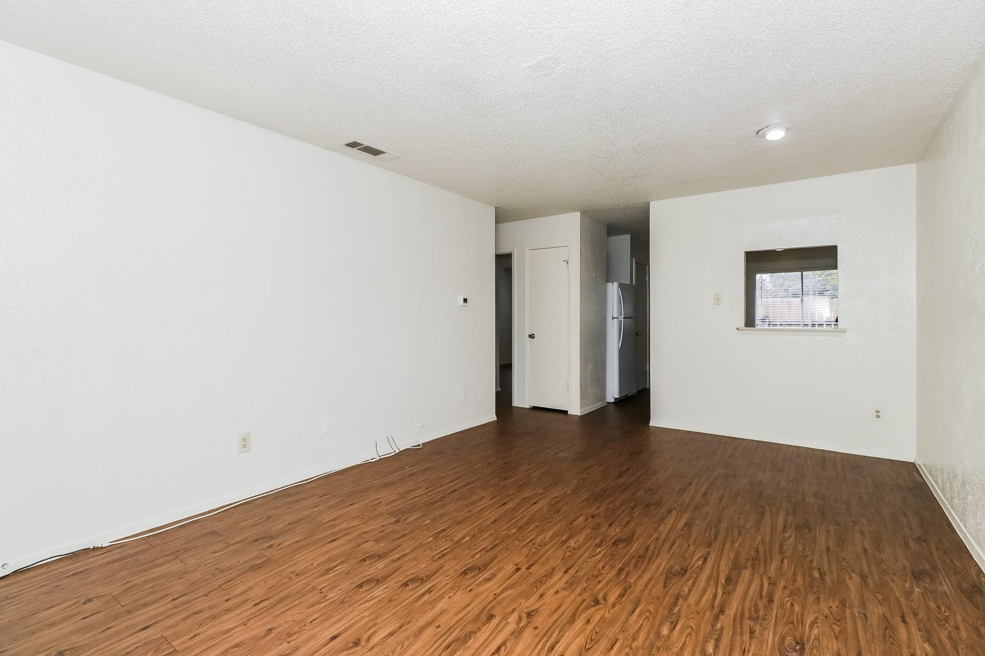 323 W William Cannon Dr # B, Austin, TX 78745