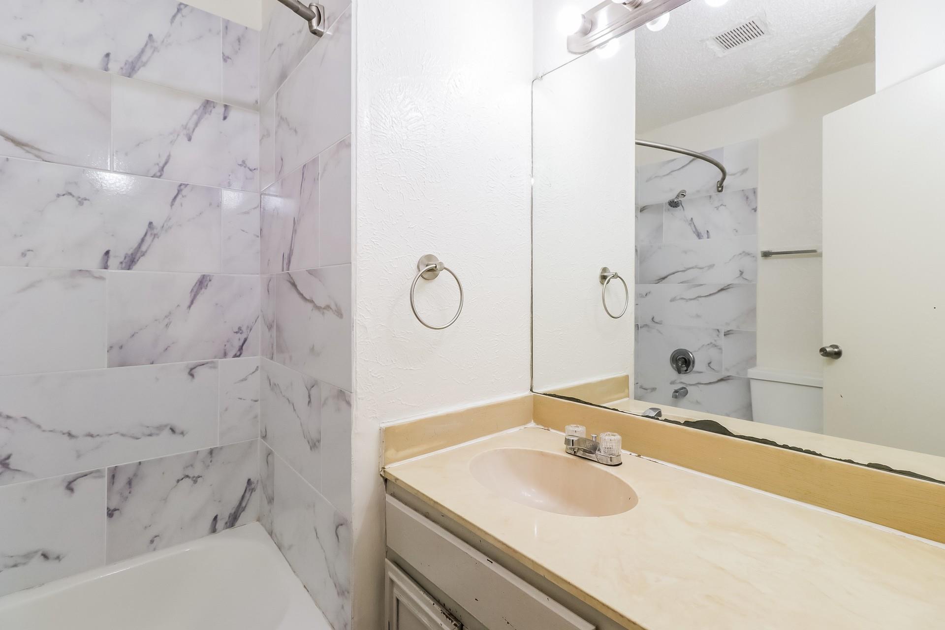 323 W William Cannon Dr # B, Austin, TX 78745