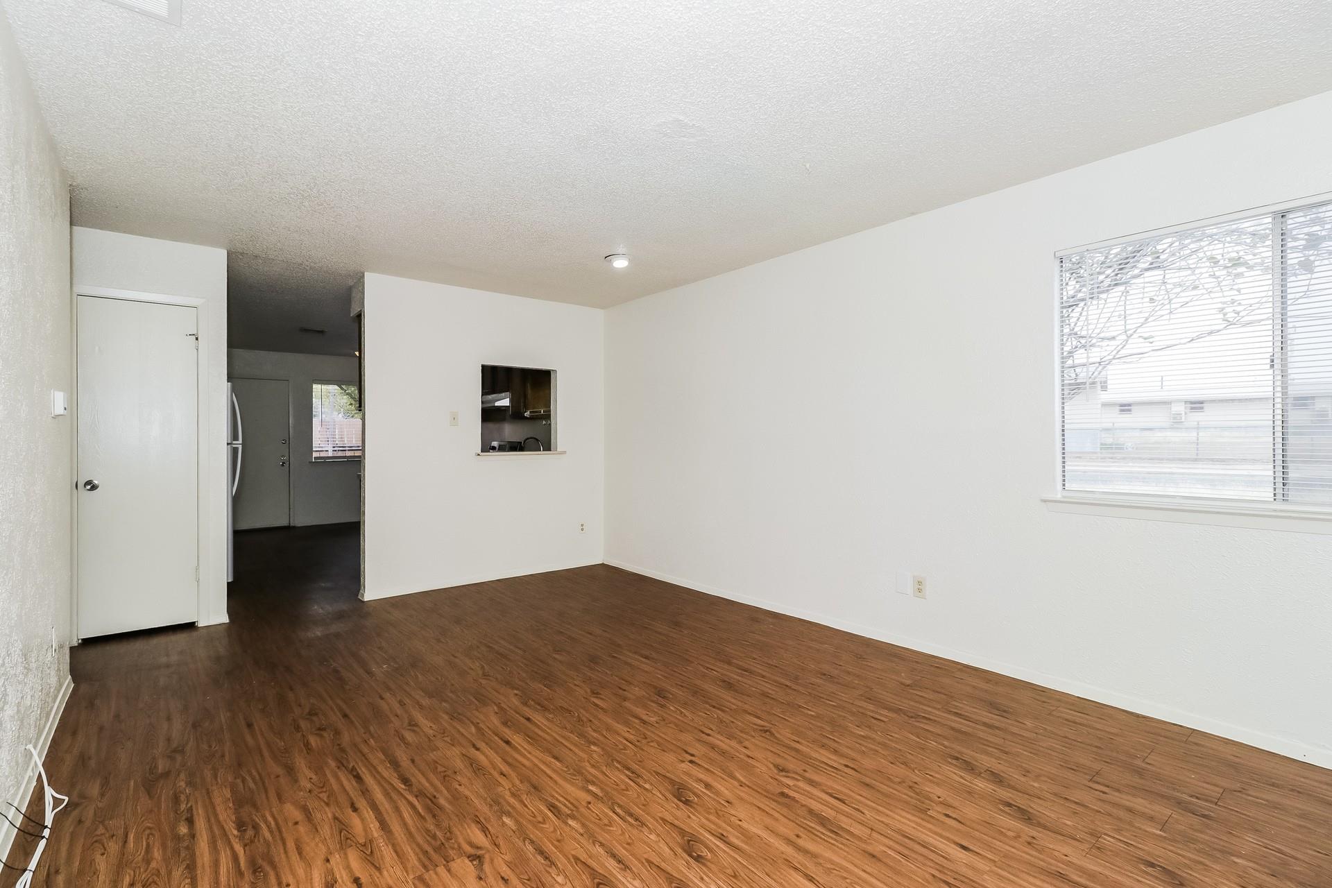 323 W William Cannon Dr # B, Austin, TX 78745