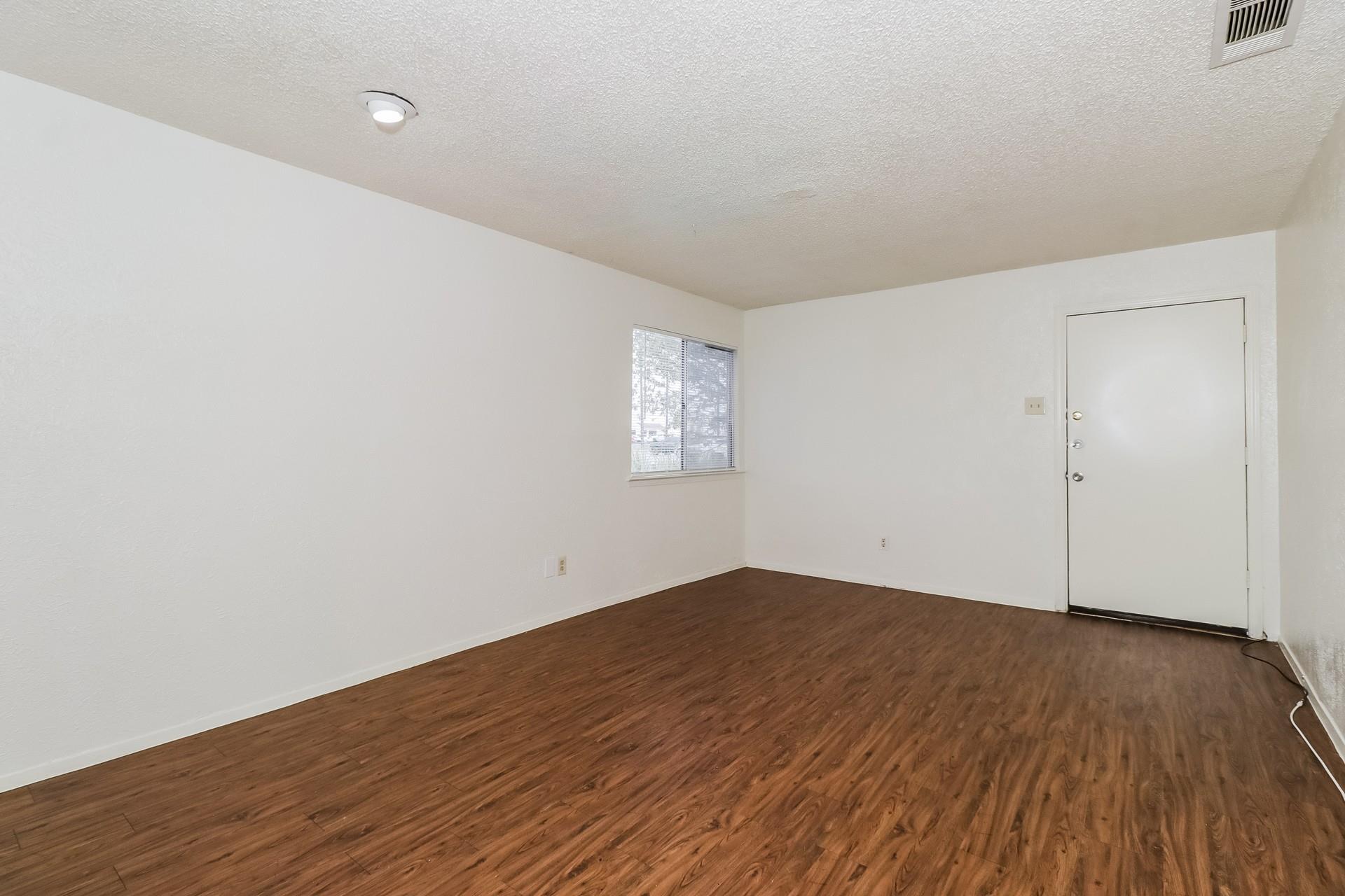 323 W William Cannon Dr # B, Austin, TX 78745