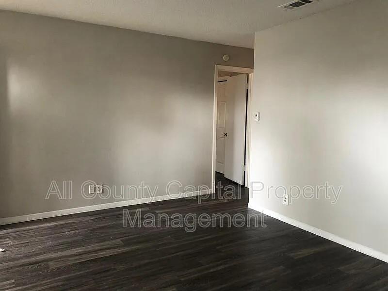 6508 S 1st St # 101, Austin, TX 78745