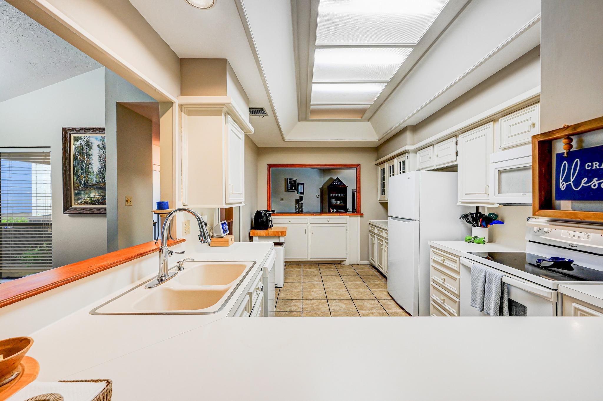 212 Overlook Ct, Wimberley, TX 78676