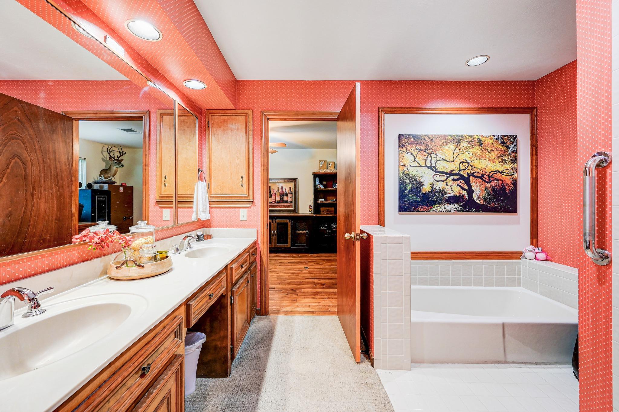 212 Overlook Ct, Wimberley, TX 78676