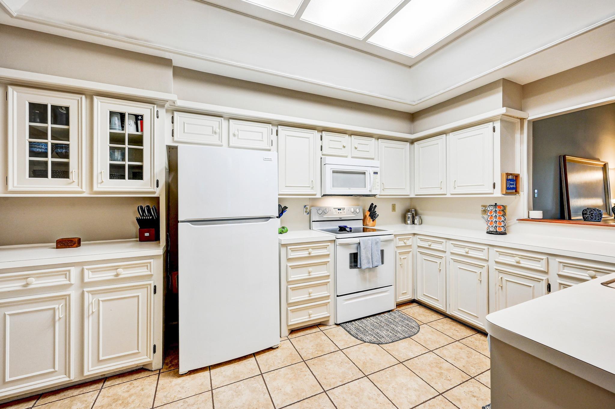 212 Overlook Ct, Wimberley, TX 78676