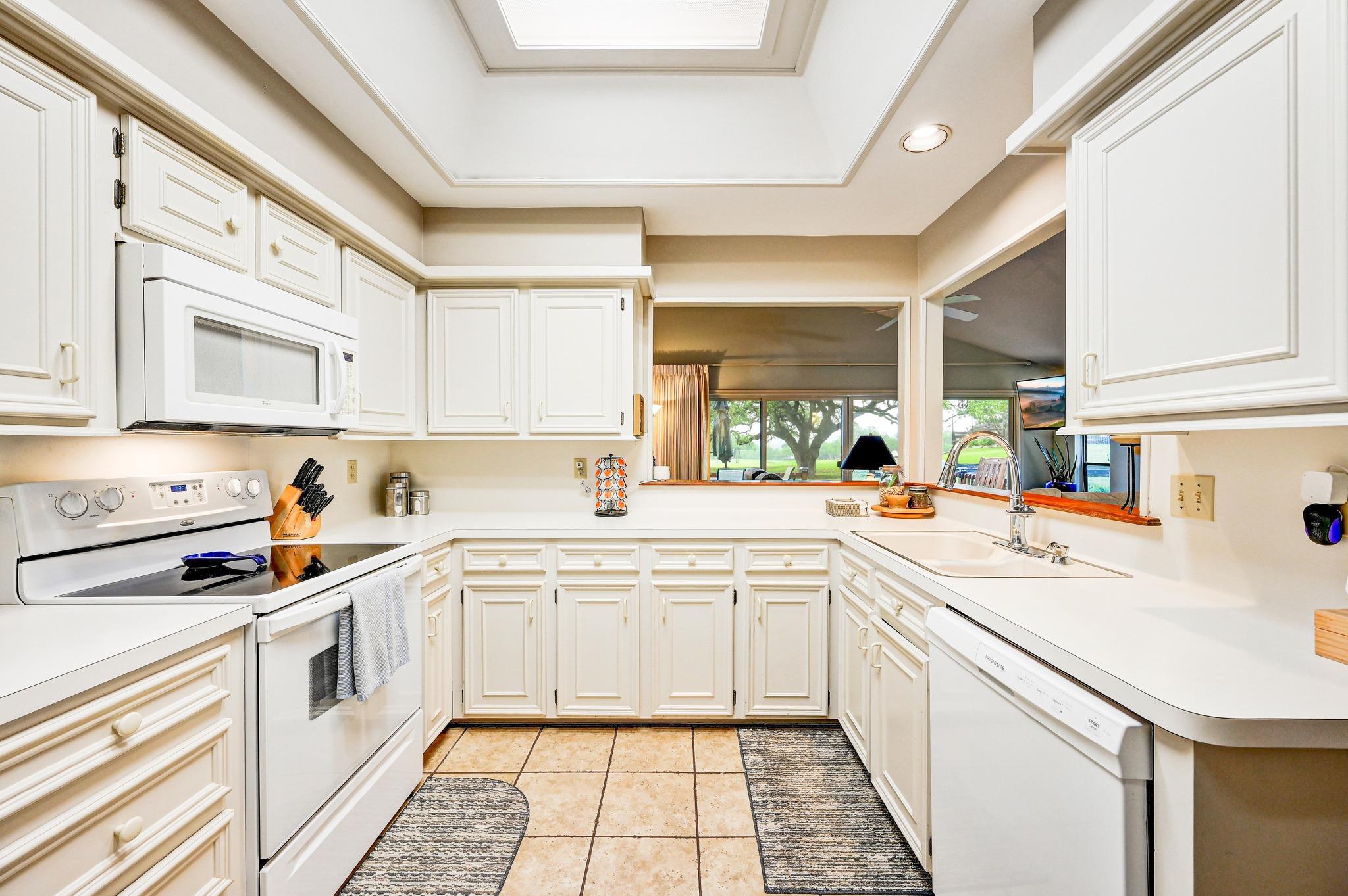 212 Overlook Ct, Wimberley, TX 78676