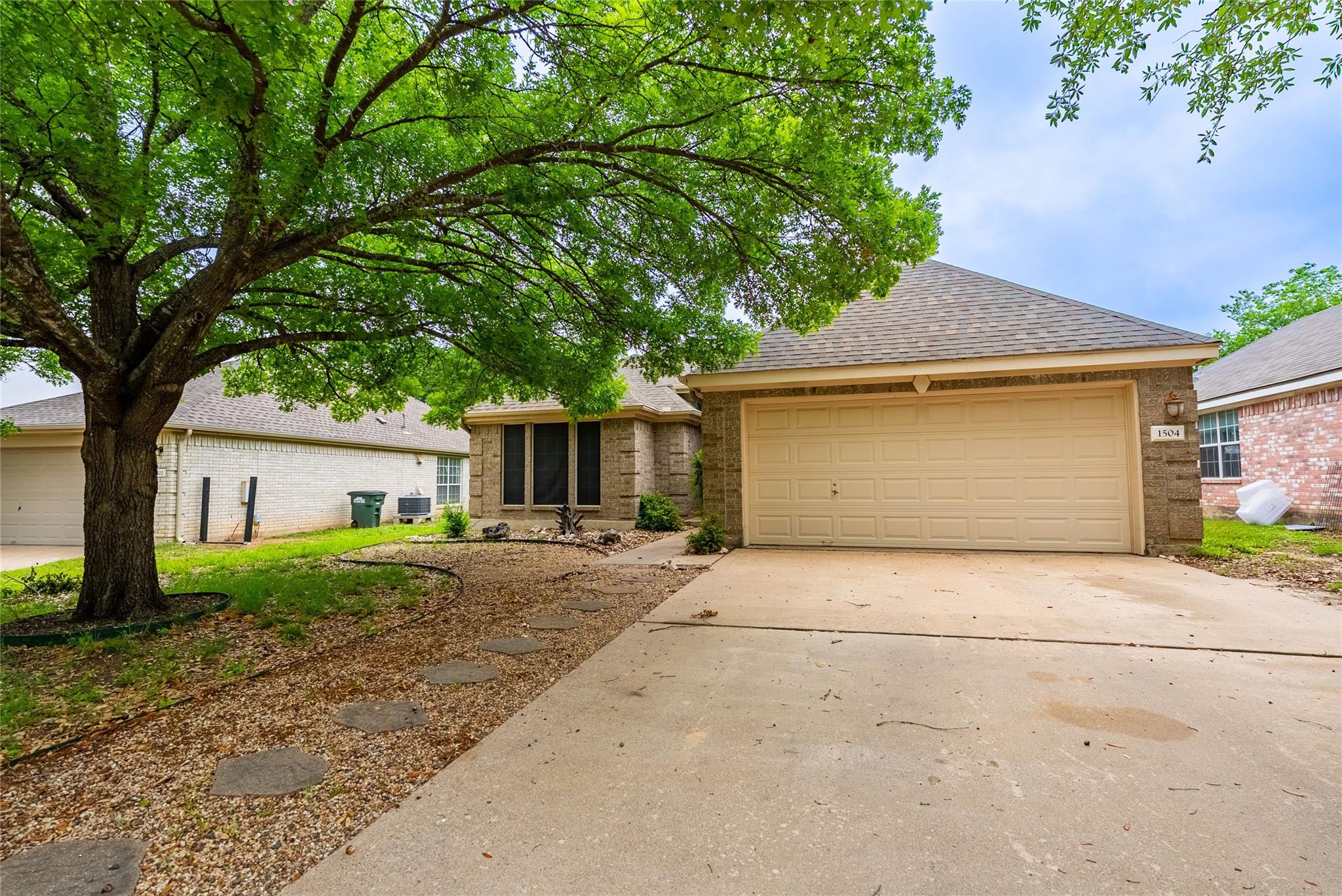 1504 Parkwood Dr, Leander, TX 78641